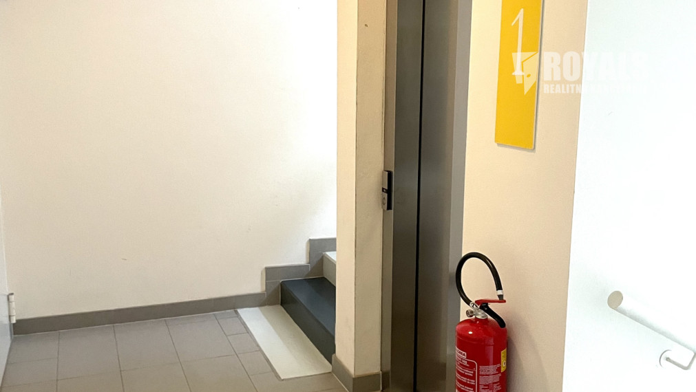 Kompletne vybavený 3i byt, balkón, 2 garážové státia, Dúbrava