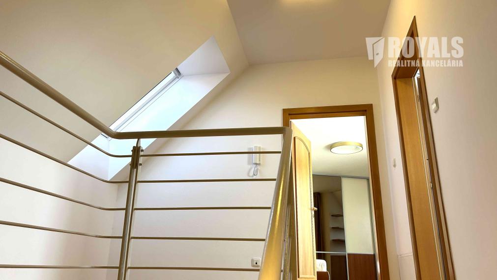 Kompletne zariadený 4i byt na prenájom, loggia, terasa, garáž pre 2 autá, Bratislava IV