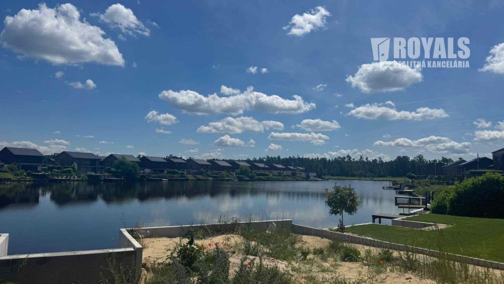 5i Vilka s privátnym mólom so vstupom do jazera, garážou, novostavba, Penati Golf Resort, Senica