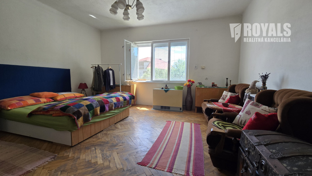 Vidiecky rodinný dom s veľkou záhradou a hospodárskou časťou
