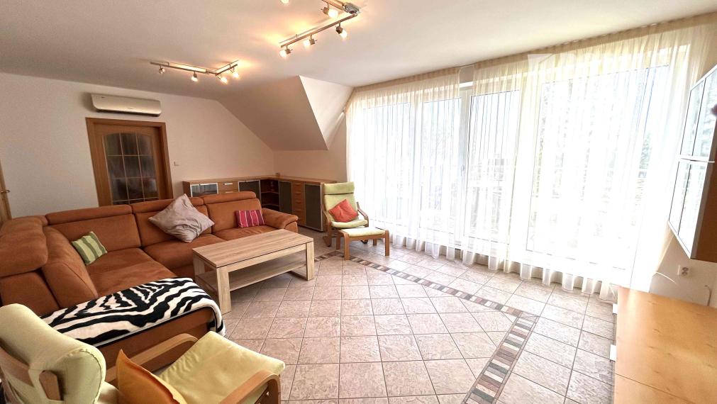 Na prenájom kompletne zariadený 4i byt, balkón, terasa, garáž pre 2 autá + parking, Bratislava IV