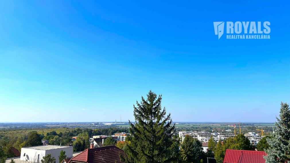 Na prenájom kompletne zariadený 4i byt, balkón, terasa, garáž pre 2 autá + parking, Bratislava IV