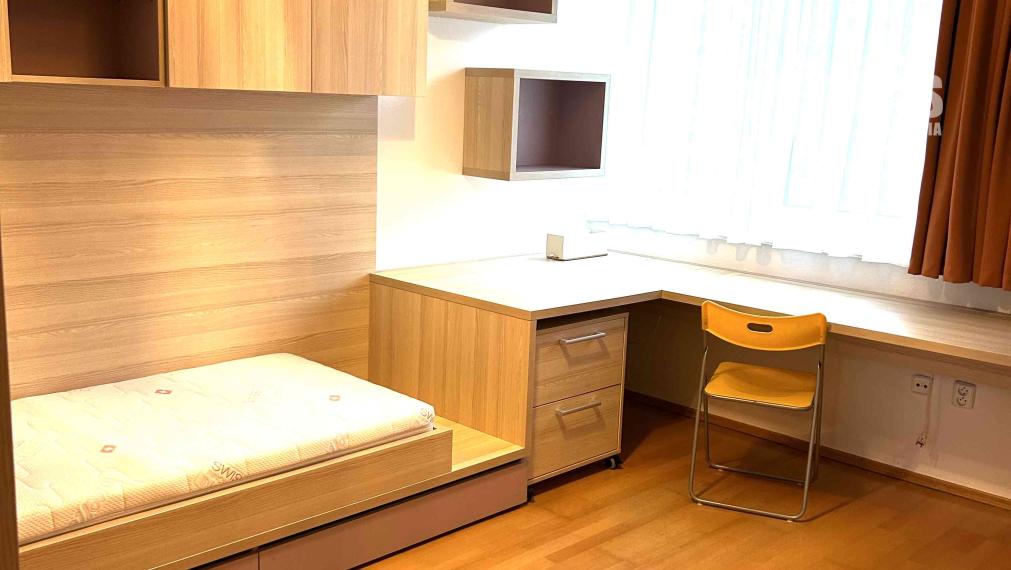 Na prenájom kompletne zariadený 4i byt, balkón, terasa, garáž pre 2 autá + parking, Bratislava IV