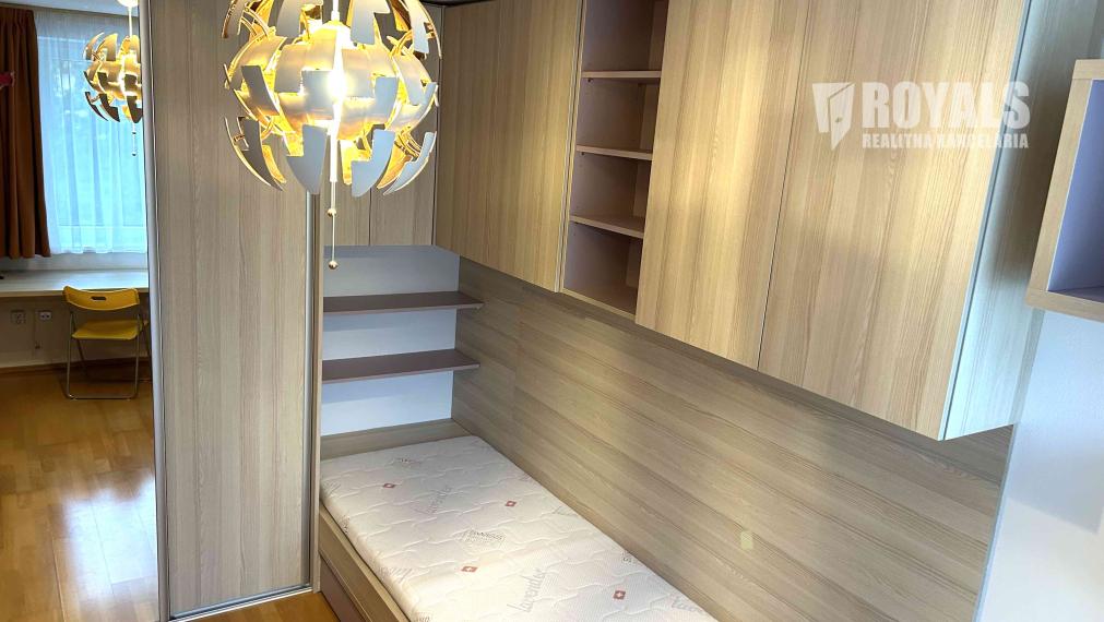 Na prenájom kompletne zariadený 4i byt, balkón, terasa, garáž pre 2 autá + parking, Bratislava IV