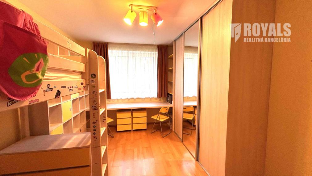 Na prenájom kompletne zariadený 4i byt, balkón, terasa, garáž pre 2 autá + parking, Bratislava IV