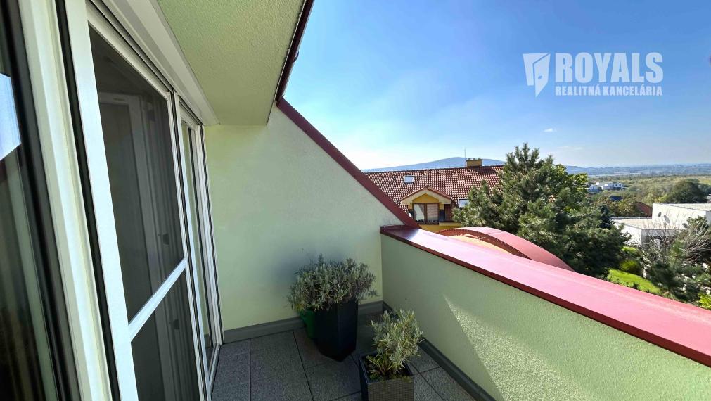 Na prenájom kompletne zariadený 4i byt, balkón, terasa, garáž pre 2 autá + parking, Bratislava IV