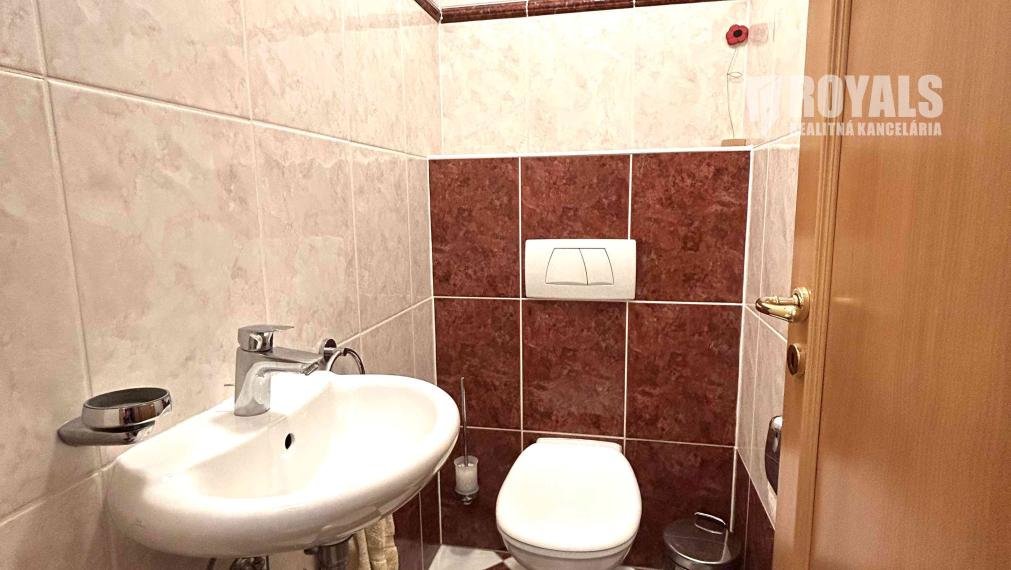 Na prenájom kompletne zariadený 4i byt, balkón, terasa, garáž pre 2 autá + parking, Bratislava IV