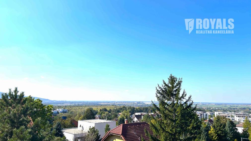 Na prenájom kompletne zariadený 4i byt, balkón, terasa, garáž pre 2 autá + parking, Bratislava IV