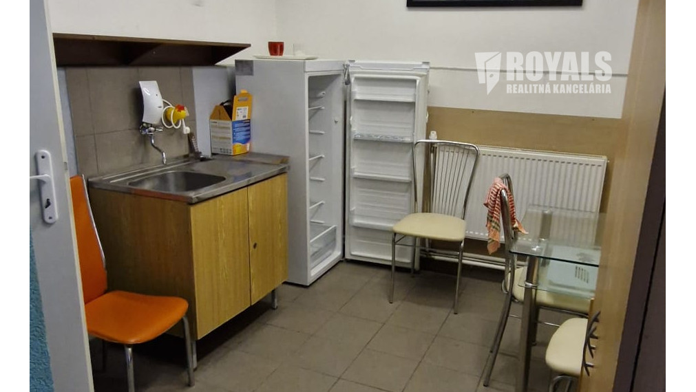 Variabilný, zateplený, vykurovaný skladový priestor so sociálnym zázemím, Koniarovce, Nitra