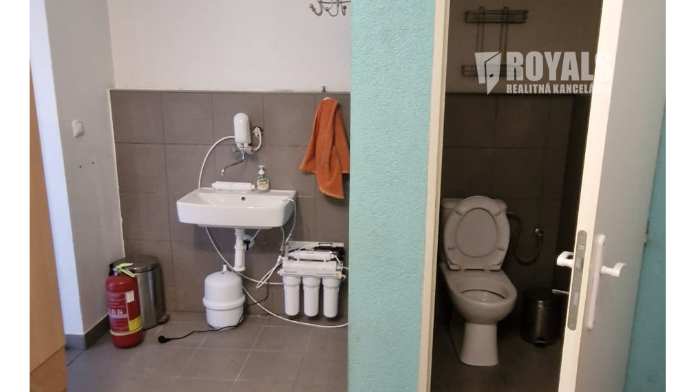 Variabilný, zateplený, vykurovaný skladový priestor so sociálnym zázemím, Koniarovce, Nitra