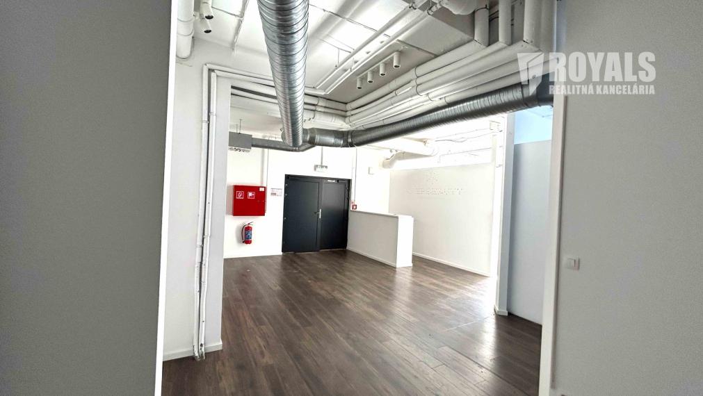 VIDITEĽNÝ SHOWROOM NA ŠANCOVEJ | 190 m² | VEĽKÝ VÝKLAD | PARKOVANIE
