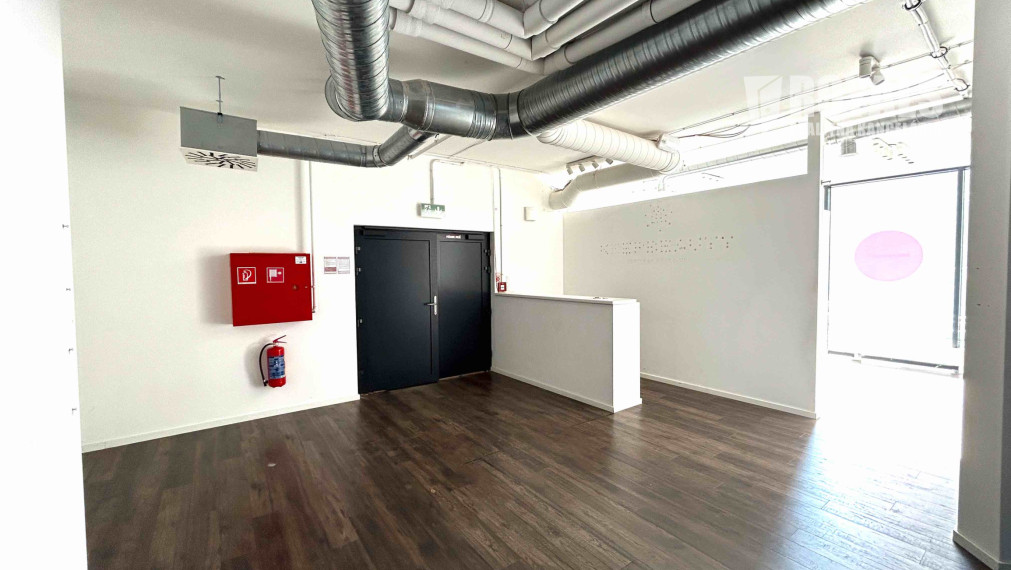 VIDITEĽNÝ SHOWROOM NA ŠANCOVEJ | 190 m² | VEĽKÝ VÝKLAD | PARKOVANIE