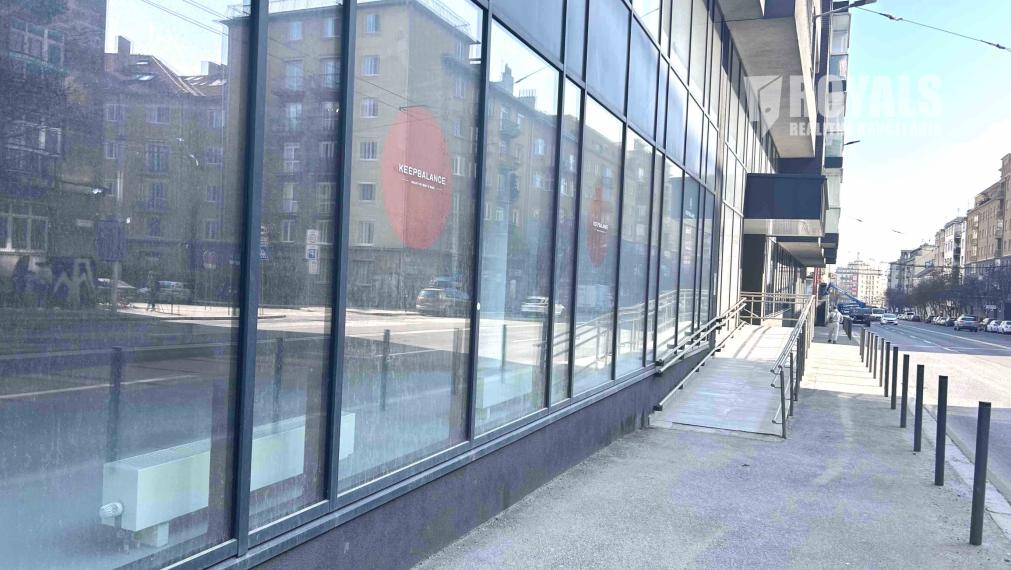 VIDITEĽNÝ SHOWROOM NA ŠANCOVEJ | 190 m² | VEĽKÝ VÝKLAD | PARKOVANIE