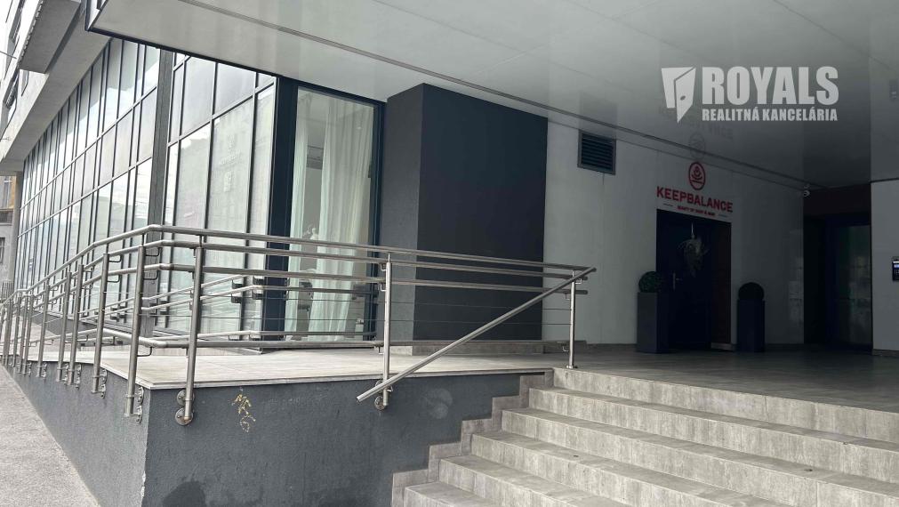 VIDITEĽNÝ SHOWROOM NA ŠANCOVEJ | 190 m² | VEĽKÝ VÝKLAD | PARKOVANIE