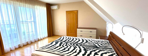 Kompletne vybavený, klimatizovaný 4i mezonet, loggia, terasa, garáž pre 2 autá, parkovacie miesto, BA IV