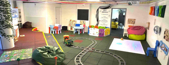 Odstúpenie zabehnutého, kompletne vybaveného detského centra, Bratislava, Staré Mesto