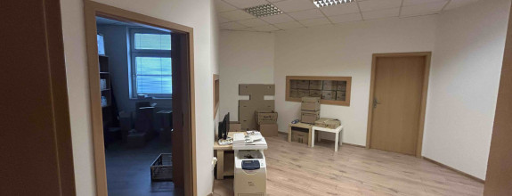 Nebytový, kancelársky priestor na prenájom, parking, Bazová ulica, Bratislava