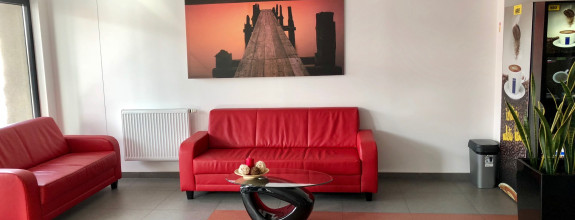 Kancelárke priestory s vlastným parkingom v susedstve Bratislavského letiska