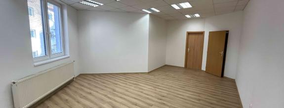 Nebytový, kancelársky priestor na prenájom 10 min. od Nivy centra, parking, Bazová ulica