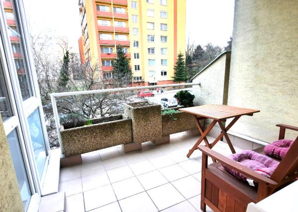 Kompletne zariadený 3i byt, 2 garážové státia, terasa, pivnica, LAMAČ