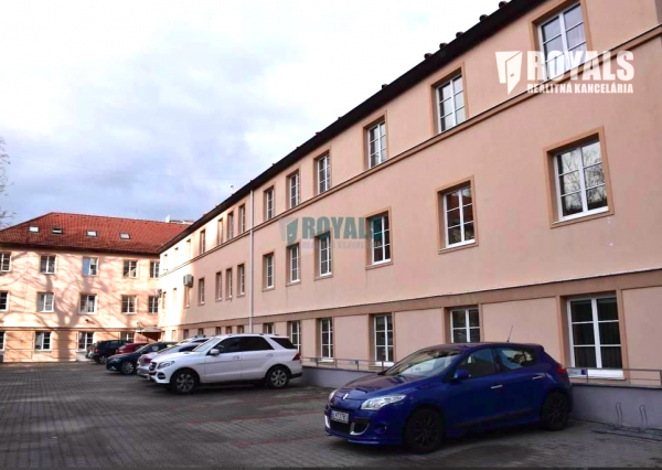 Samostatná malá kancelária (15,5 m2) na prenájom v susedstve Centrálu, Vajnorská ulica
