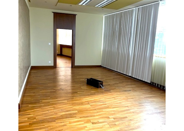 Manažérsky 3i byt v kancelárskej budove, sklad, prenájom, Vajnorská ulica, Bratislava