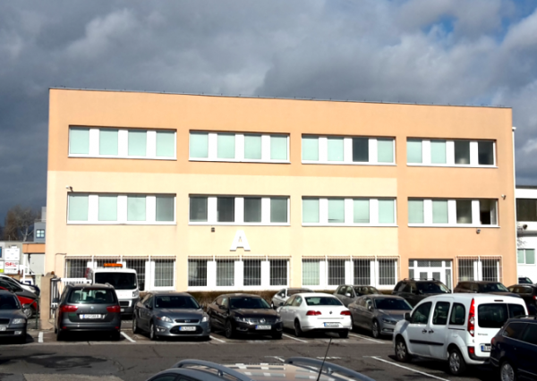 Kancelárke priestory s vlastným parkingom v susedstve IKEA a nákupného centra AVION