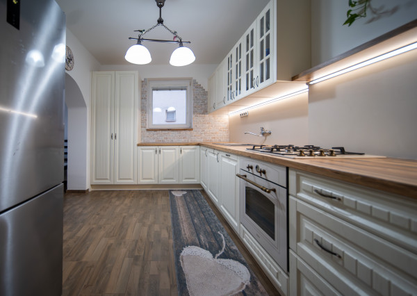 Priestranný 4-izbový dom s veľkým pozemkom a možnosťou ďalšieho využitia – Viničné (1 960 m²)