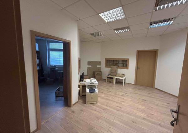 Nebytový, kancelársky priestor na prenájom, parking, Bazová ulica, Bratislava