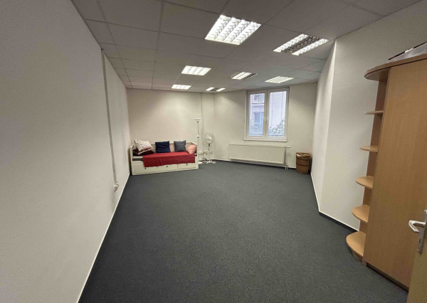 Nebytový, kancelársky priestor na prenájom 10 min. od Nivy centra, parking, Bazová ulica