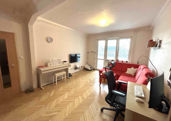 Kompletne zariadený 1,5i byt s veľkým potenciálom, loggia po celej šírke bytu, pivnica, Ružinov