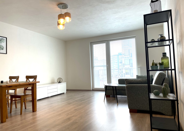 Kompletne vybavený 3i byt, balkón, 2 garážové státia, Dúbrava