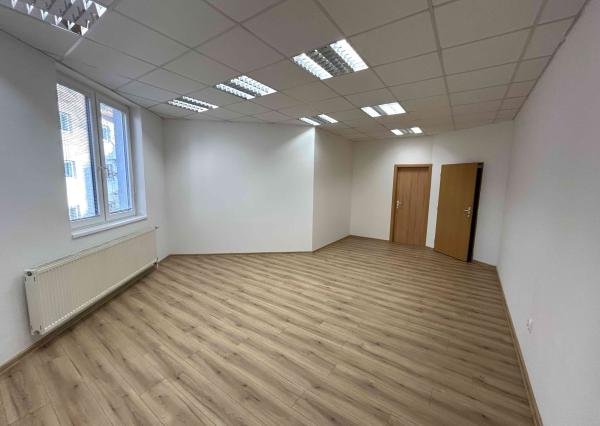 Nebytový, kancelársky priestor na prenájom 10 min. od Nivy centra, parking, Bazová ulica