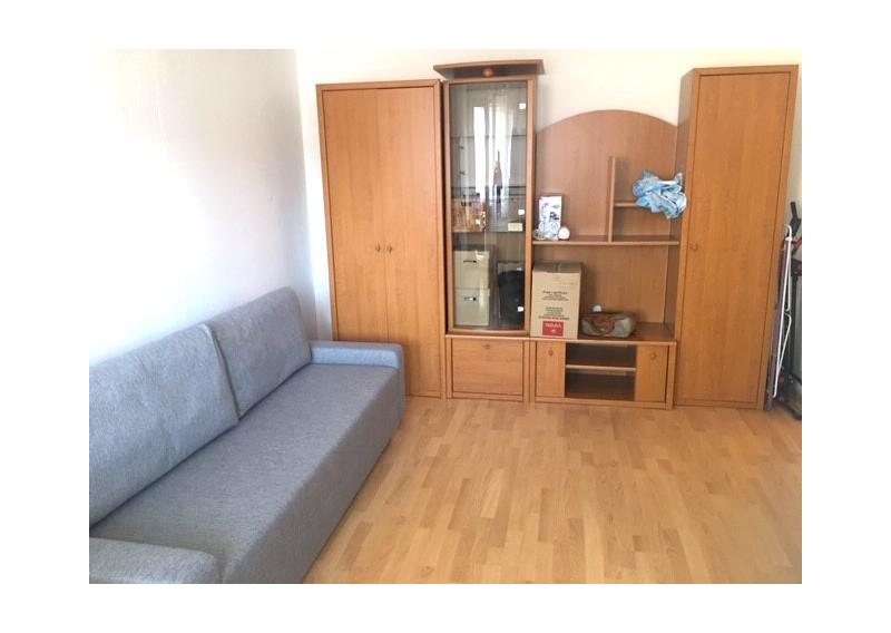 Kompletne zariadený 1i byt s presklenou loggiou na prenájom, Dúbravka