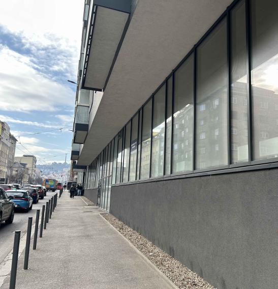Showroom s výkladom otočeným do ulice, parkovanie, prenájom, Šancová