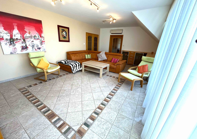 Kompletne zariadený 4i byt na prenájom, balkón, terasa, garáž pre 2 autá + parking, Bratislava IV
