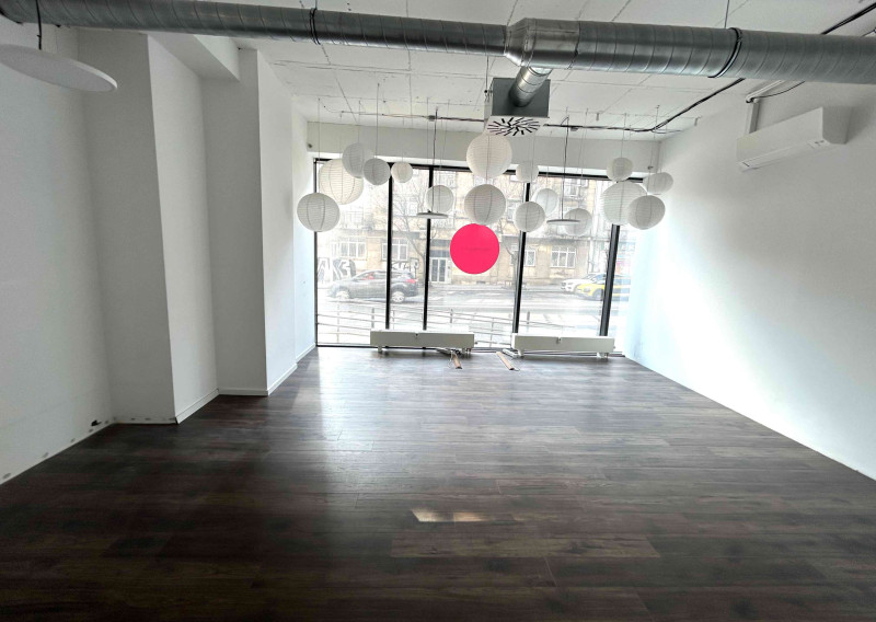 VIDITEĽNÝ SHOWROOM NA ŠANCOVEJ | 190 m² | VEĽKÝ VÝKLAD | PARKOVANIE